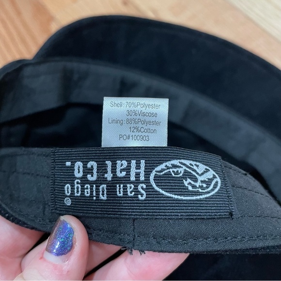 San Diego Hat Co. Black Honeycomb Corduroy Button Accent Newsboy Hat One Size - Picture 7 of 9